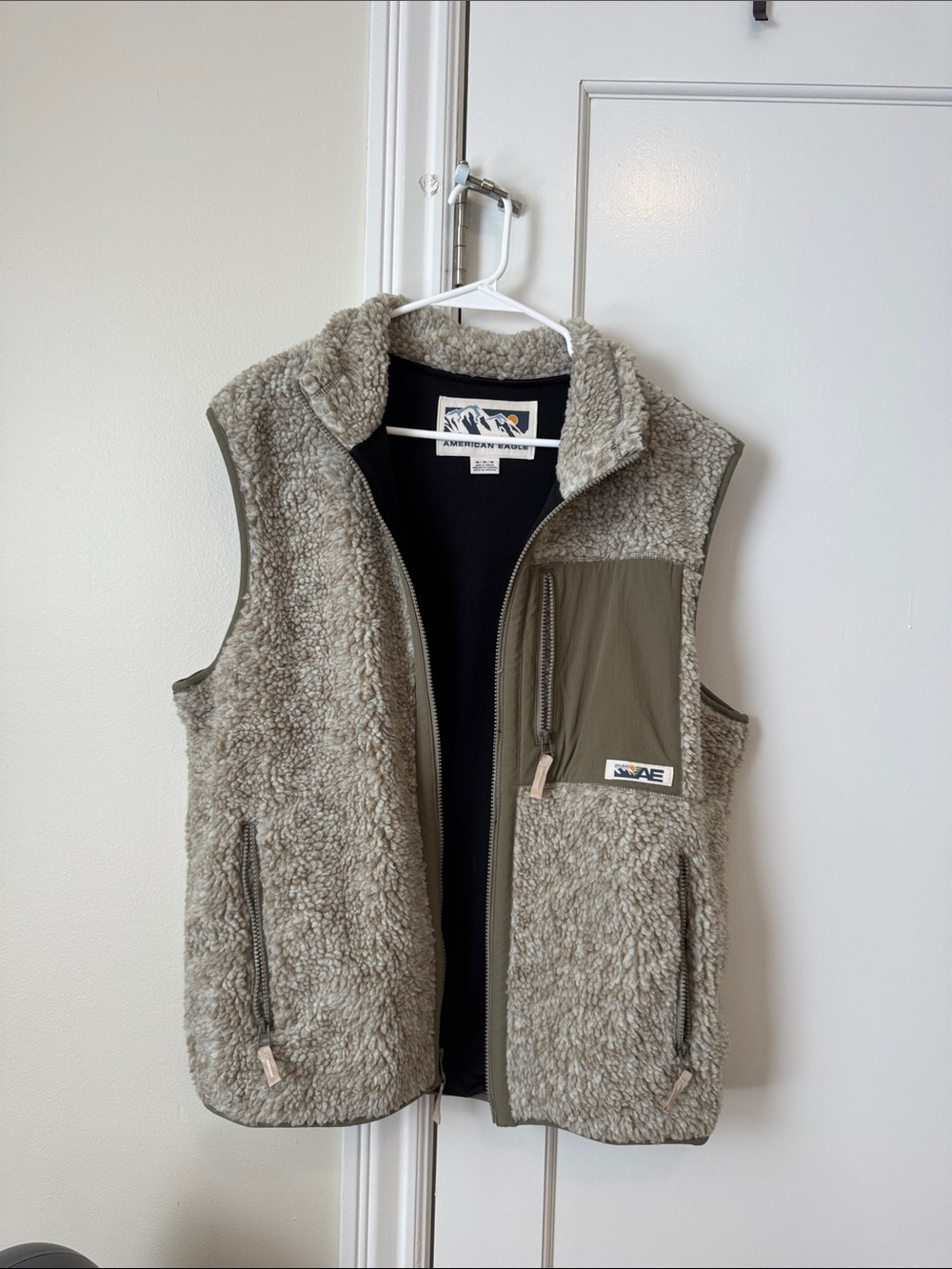 American Eagle Cream Sherpa Fleece Zip-Up Vest